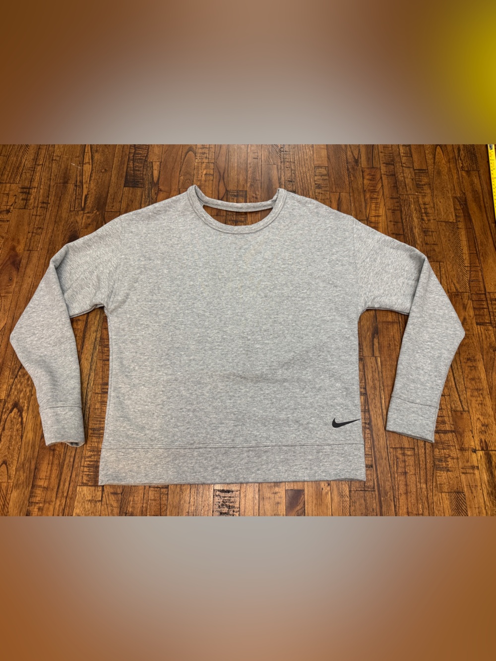 Nike Women’s Light Gray Crewneck Sweatshirt with Black Swoosh Size XS